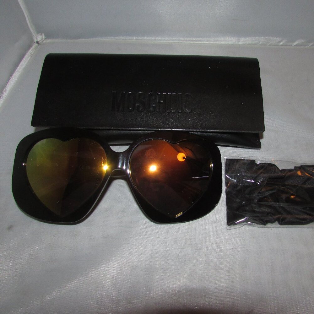 MOSCHINO Heart Black Women Sunglasses New With Case and Cloth
